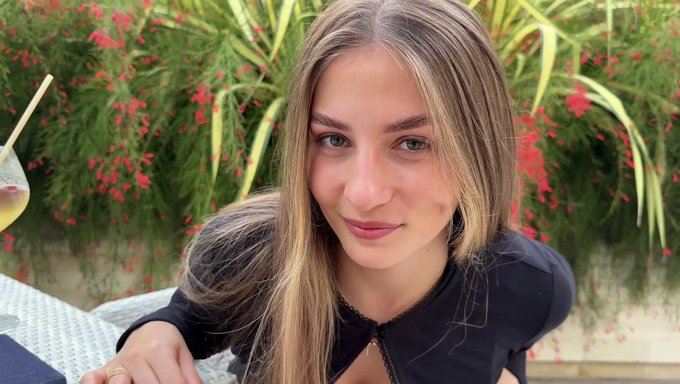 Seyahat Partnerleri, Sessiz Oda Zamanlarını Ateşli Çift Tutkusuna Dönüştürüyor.