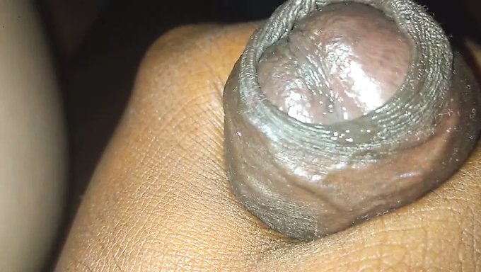 Azgın Bebek Bakıcısı Ağzını Spermlerle Dolduruyor