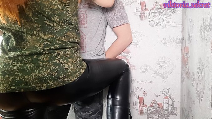 Lateks Kaplı Türk Milf Sakso Çekiyor Ve Orgazm Oluyor
