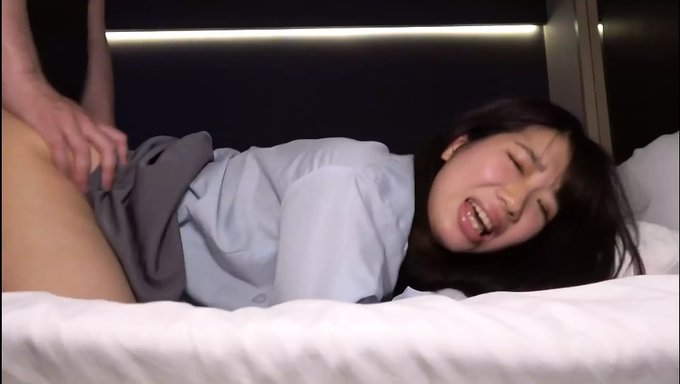 Japon 18+ Genç, Cunnilingustan Sert Bir Orgazm Alıyor