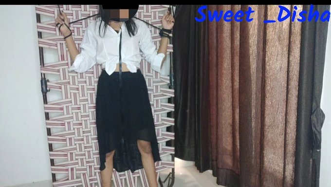 Karısının Hintli (18+) Desi Teen (18 +), Kocasının Arkadaşı Tarafından Iç Çamaşırıyla Sert Bir Şekilde Beceriliyor