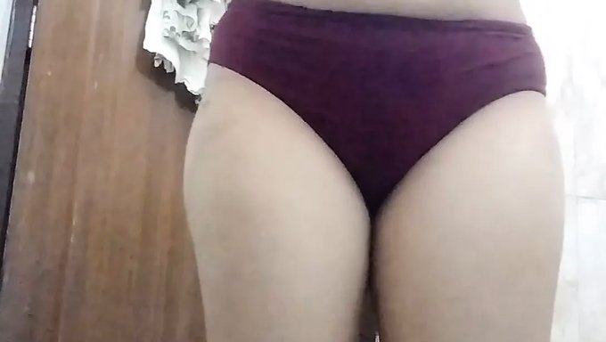 Hintli (Doğu) Amatör Genç (18+) Duygusal Bir Masaj Alıyor