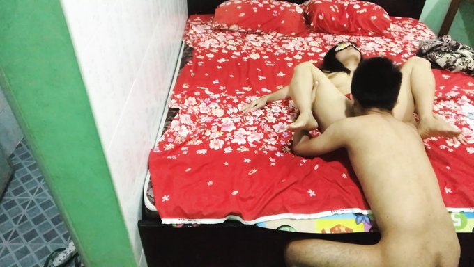 Asyalı Üniversite Kızı, Orgazma Kadar Amını Yalatıyor