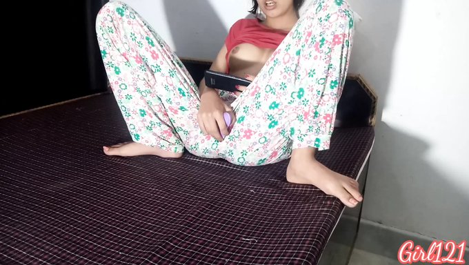Genç Hint Üvey Kız Kardeşi, Kardeşi Için Tabu Arzusunu Keşfediyor