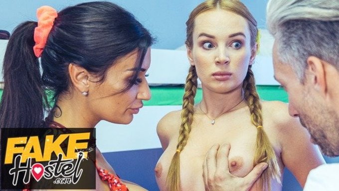 Prenses Jas Ve Kocası Üçlü Eğlencesine Dalıyor