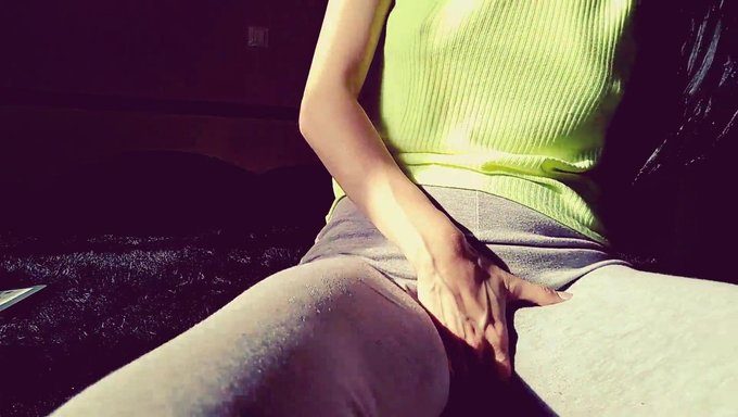 Vibratör Ve Külotla Mastürbasyon: Olgun Bir Milf'In Deneyimi