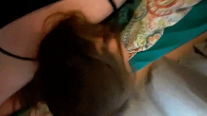 Olgun Tombul Bebek Kamerada Mastürbasyon Yapıyor