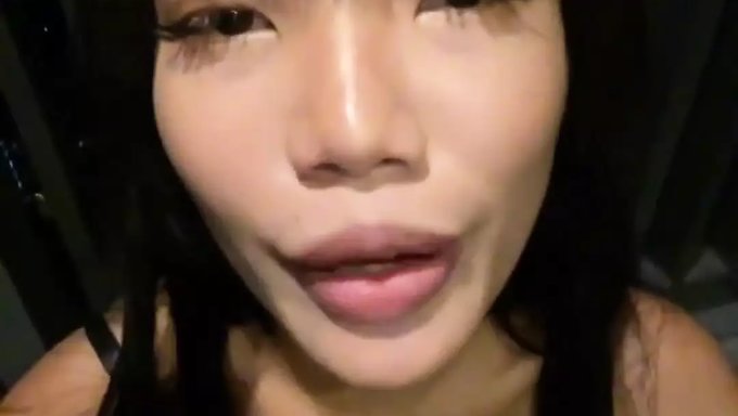 Genç Asyalı Kız (18+), Porno Arkadaşının Arkadaşı Tarafından Pov'Da Mastürbasyon Yaparken Yakalanıyor