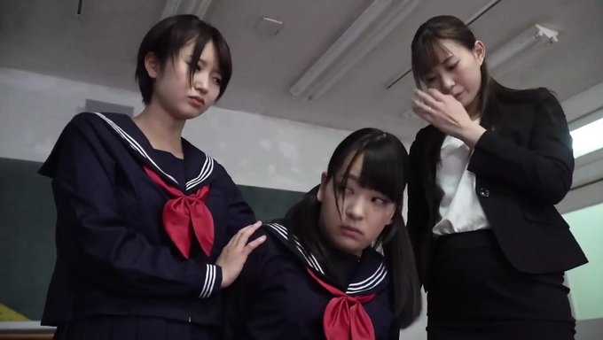 Japon Lezbiyenler Oral Ve Boşalma Zevkine Dalıyorlar