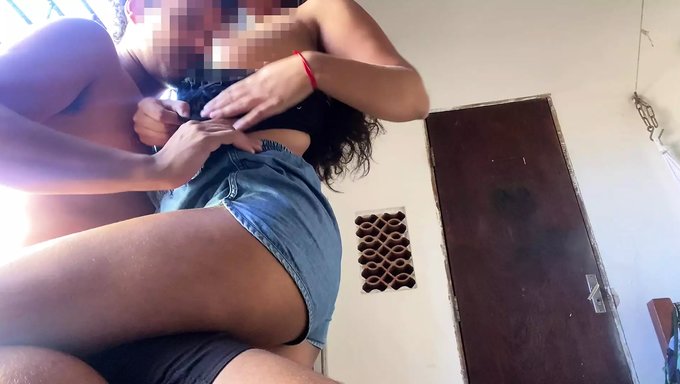 Amatör Üvey Kız Kardeş Sert Ve Derin Bir Şekilde Amını Siktiriyor