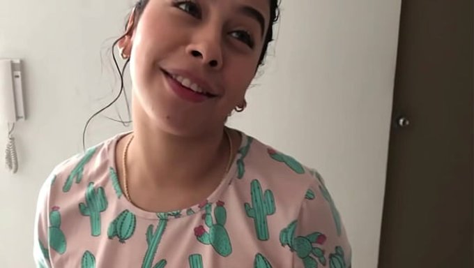 Güzel Eş Ve Üvey Anne, Doğum Günümde Mutlu Sonla Harika Bir Masaj Yapıyor.
