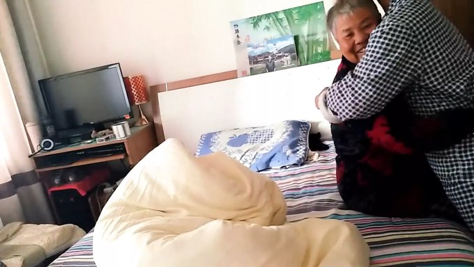 Büyük Amcıklı Milf