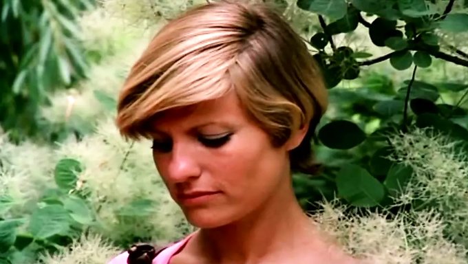 Fransız Retro Çift, Bu Klasik Videoda Fantezileri Keşfediyor