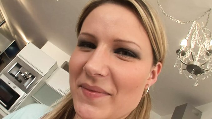 Doğal Memeler, Lezbiyen Aksiyonun Ev Yapımı Videosu.