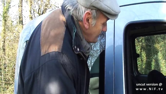 Genç Bir Kahverengi Genç Kızın Üçlüde Sikişip Kremşanti Aldığı Hd Video