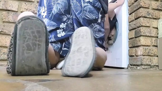Amatör Çift, Parmakla Sikişerek Fetişlerini Keşfediyor
