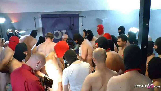 Bukkake Grup Seksinde Alman Anal Ve Oral Seks Eylemi