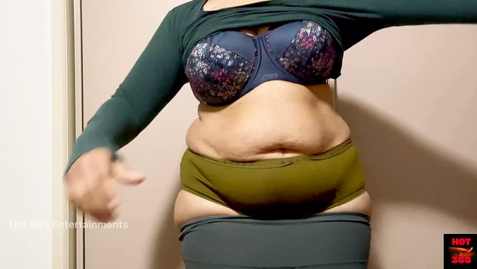 Büyük Göğüslü Hintli Milf'In Amatör Solo Seansı