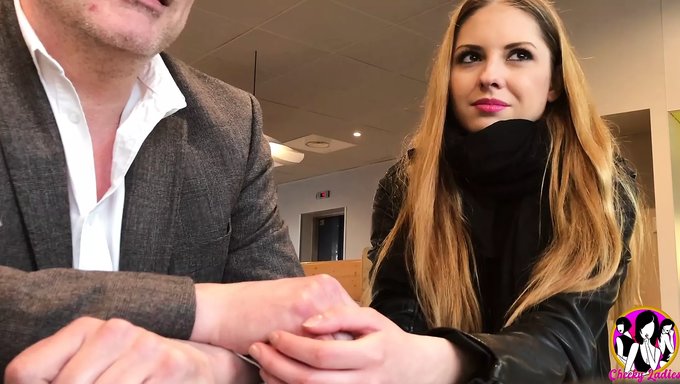 Sakso Kraliçesi Rebecca Volpetti, Aynı Anda Iki Yarrağı Kabul Ediyor