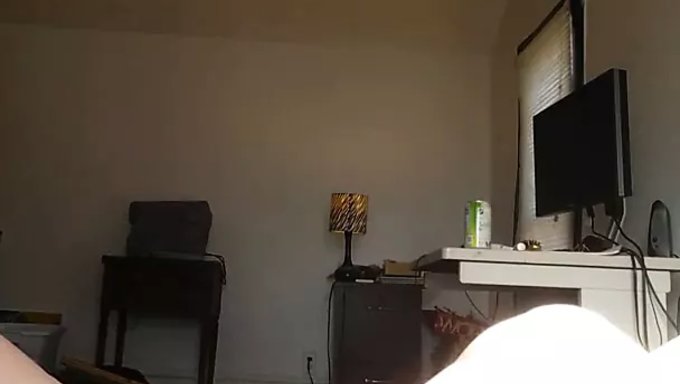 Güzel Bedeni Olan Kızı Mastürbasyon Yaptırdı