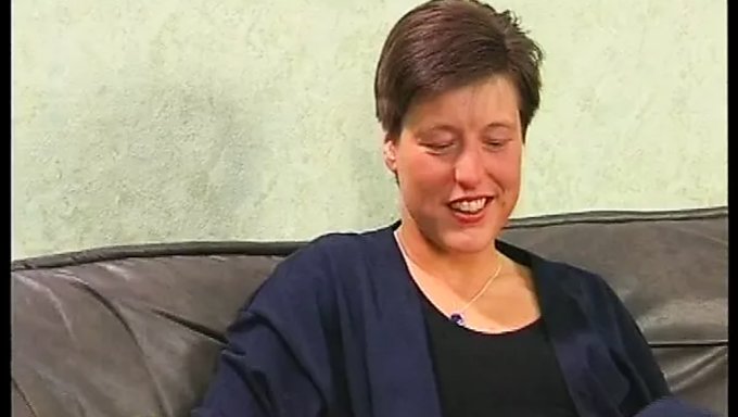 Amatör Alman Çift, Cunnilingus Ve Oral Seksle Eğleniyor