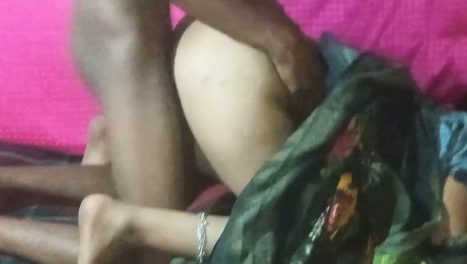 Bhabhi Diwali Gününde Sikişiyor: Hintli Genç (18+) Sikiliyor