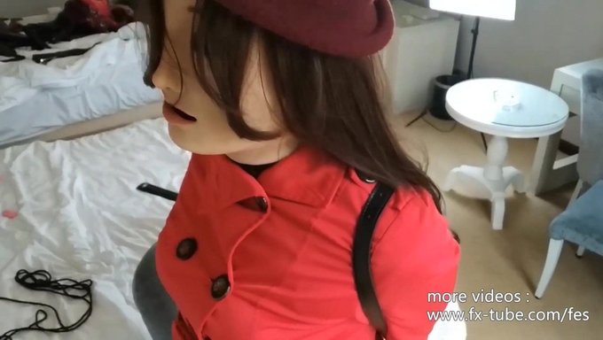 Zentai Işkencesinde Kadın Maskeli Travesti