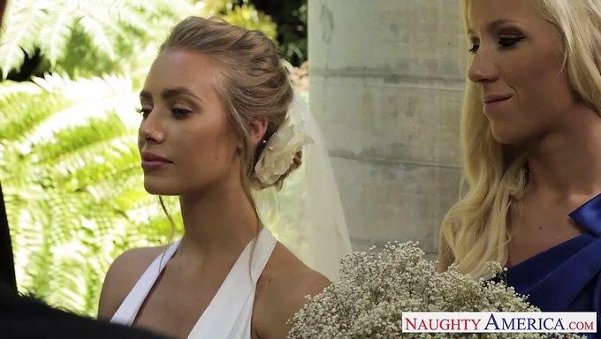 Nicole Aniston'In Büyük Doğal Memeleri Ve Memeleri Sıcak Bir Düğün Sahnesi Oluşturuyor.