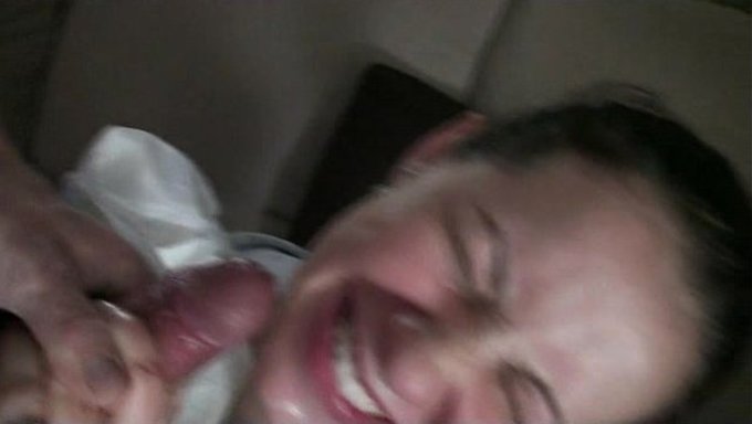 Bir Kız, Ilk Kez Bir Erkeğin Aletiyle Lezbiyen Seks Denedi.