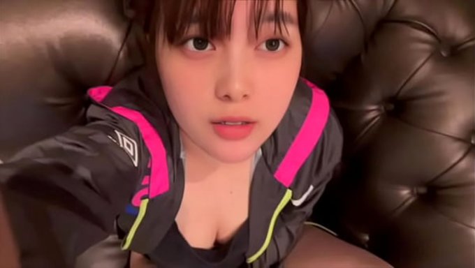 Japon Kız Spor Sonrası Mastürbasyon Yaparken Aralarındaki Özel Gerilim Doruğa Çıkıyor.