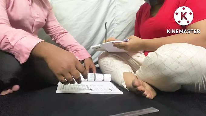Seksi Bir Üniversiteli Kızı Zevk Sanatında Eğitmek - Hint Ev Yapımı Video