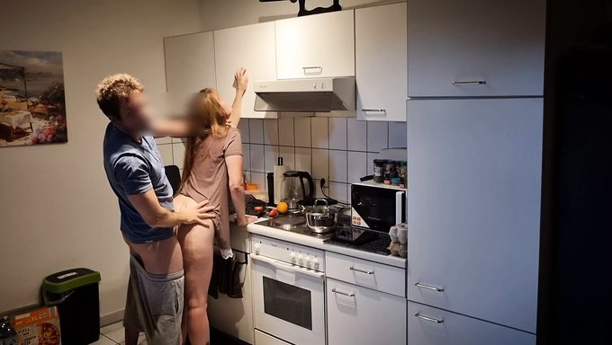 Baştan Çıkarıcı 18 Yaşındaki Üvey Erkek Kardeşi Tarafından Acımasızca Beceriliyor