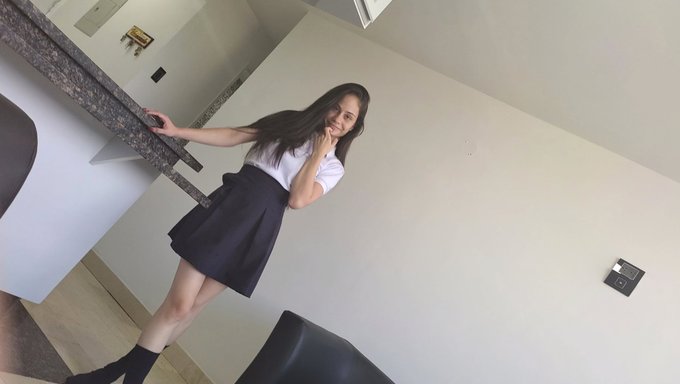 Sarışın Genç Komşusuyla Sert Seks Yapıyor