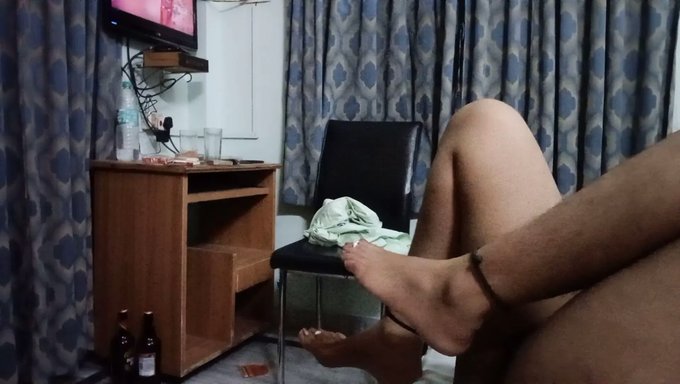 Hintli (Hintli) Genç (18+), Otel Odasında Bir Adam Tarafından Amını Siktiriyor