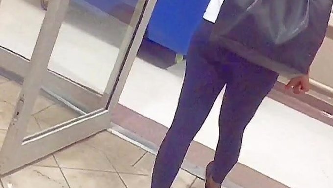 Fetiş Sevenler, Sevimli Bir Siyah Hatunun Bu Kararmış Videosuna Bayılacaklar