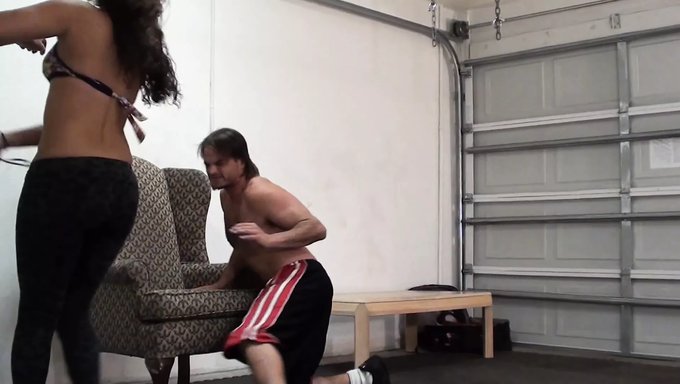 Toni Ile Bdsm Videosunda Sert Kırbaçlama Ve Şaplaklama