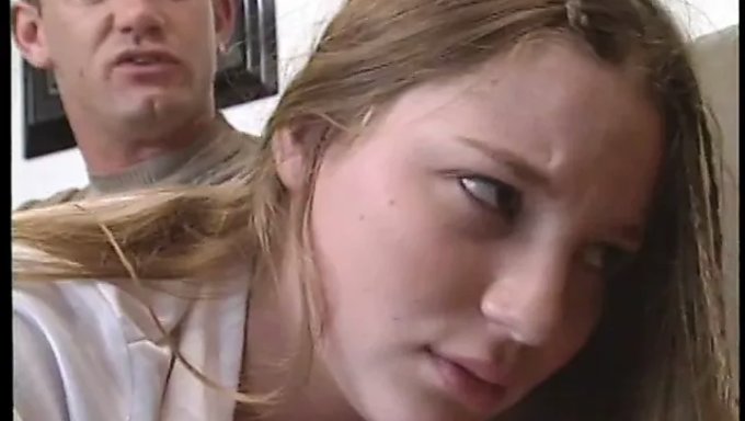 Genç (18+) Iç Çamaşırıyla Amını Becertiyor