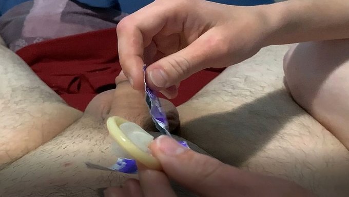 Yaşlı Kadın Bana El Işi Yapıyor
