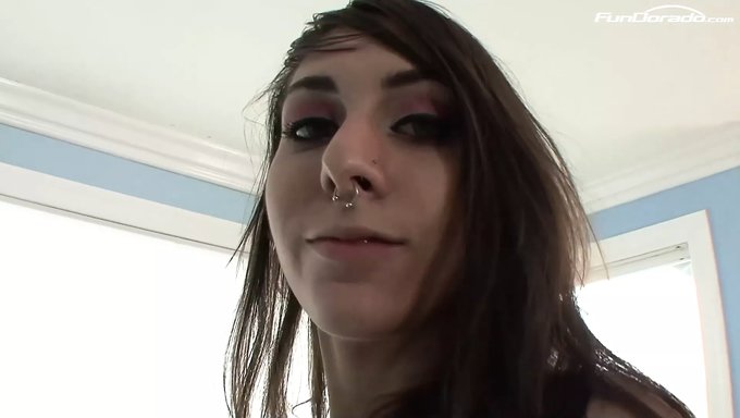 Genç Oyun Bağımlısı Anal Creampie Ve Oral Seks Alıyor