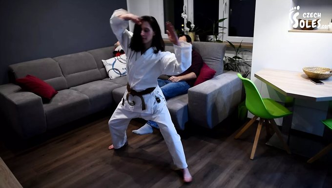 Çek Esmerinin Ayaklarının Boğulduğu Ve Hükmedildiği Hd Görüntüler