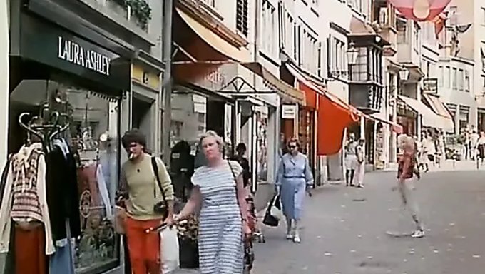 Vintage Fransız Pornosu: Rosalie'Nin Ilk Tanıtımı (1983)