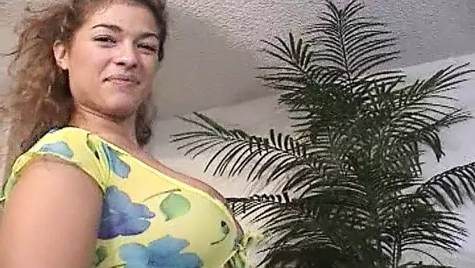 Iki Çarpıcı Fahişe, Oral Seks Becerilerini Gösteriyor - Pov Ev Yapımı Video