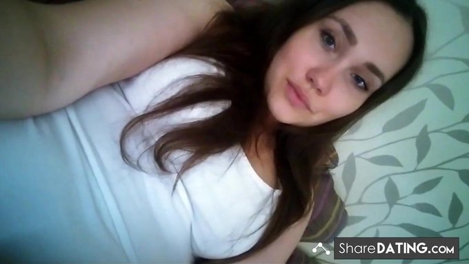 Harika Rus Genç (18+) Olağanüstü Bir El Işi Veriyor