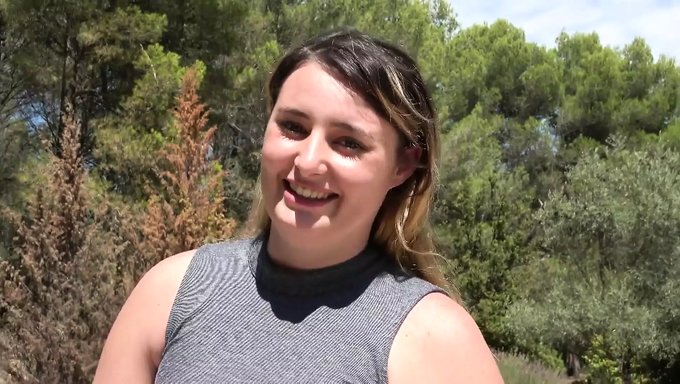 Kıvrımlı Figürüyle Tanınan Fransız Güzeli Davina, Büyük Siyah Bir Yarakla Sıcak Bir Anal Buluşmaya Giriyor