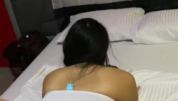 Sıcak Arap Kızlar Seks Oyununun Tadını Çıkarıyor