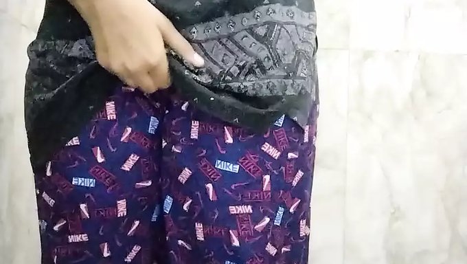 Milf Ve Genç (18+) Sıcak Bir Banyoyu Paylaşıyorlar