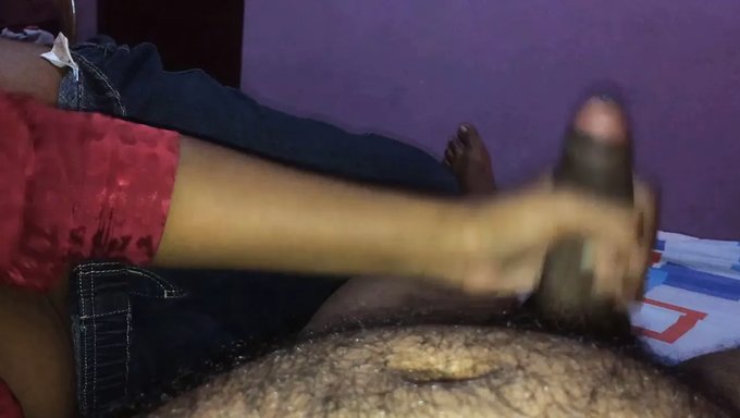 Büyük Kalçalı Amatör Eş, Kocasını Sinhala Dilinde Bir Videoda Aldatıyor