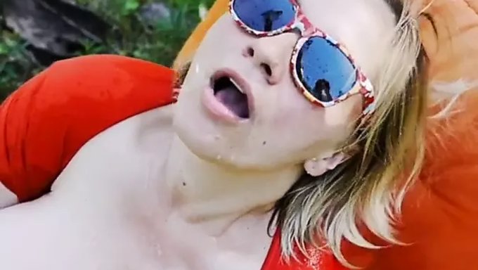 Büyük Doğal Göğüsler Ve Olgun Anneler Rüyada