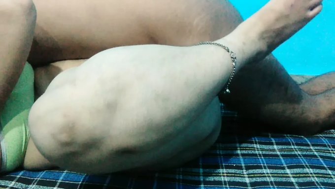 Hintli Milf'In Derin Boğazı Ve 69 Eylemi