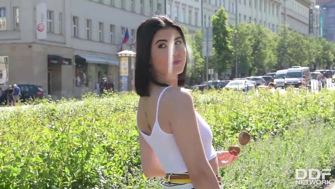 Sevimli Genç Kız Lady Dee, Kendini Tatmin Etmek Için Süslü Bir Seks Oyuncağı Kullanıyor